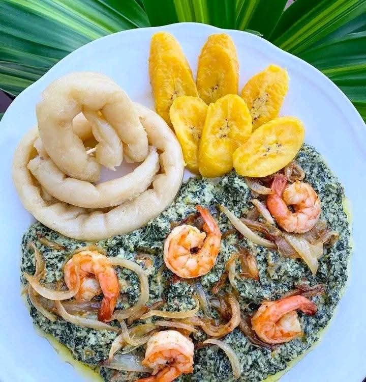 Ndolé aux crevettes et plantains